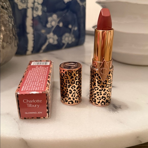 Charlotte Tilbury
Hot Lips Lipstick 2 in Glowing Jen - Picture 4 of 5